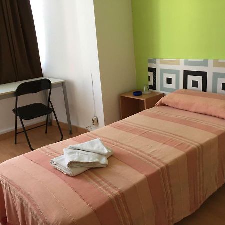 Pension Alberdi Barcelona Exterior foto